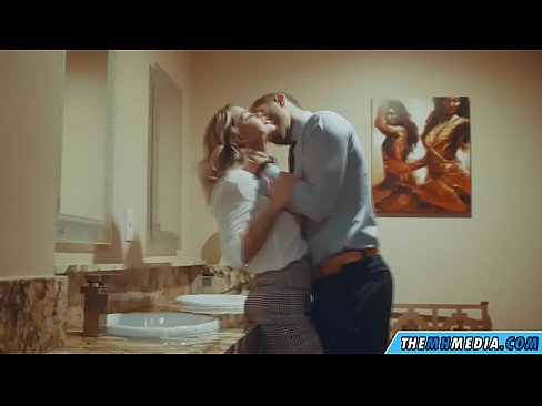 ❤️ Όταν μια πλούσια ξανθιά σε αποπλανεί σε μια δημόσια τουαλέτα ❤️❌ Πόρνο fb ❌❤